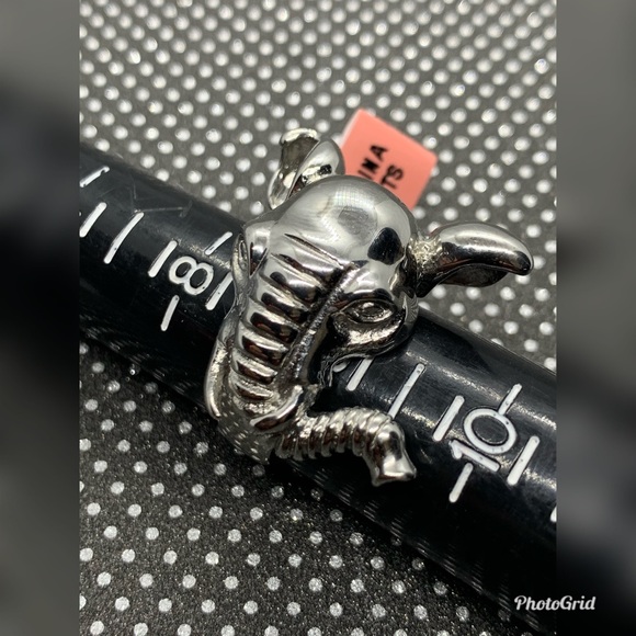 Elephant Head Ring in Stainless Steel - Picture 2 of 4